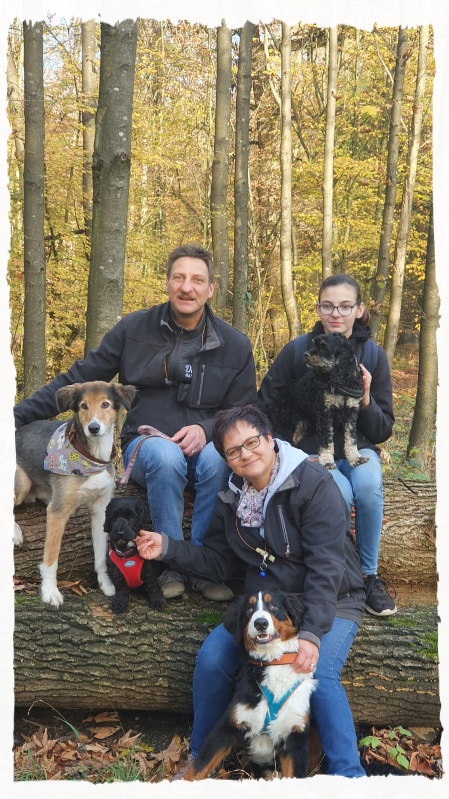 Familie Barzik… bestehend aus Ernst (50), Angela (51), und Lenya (15) 